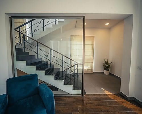 Interior 8